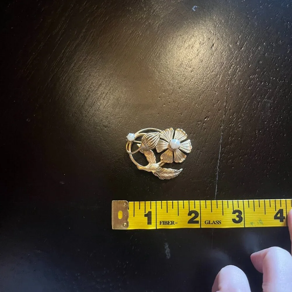 Vintage Matte Gold Tone Floral Brooch with Faux Pearl Accents
